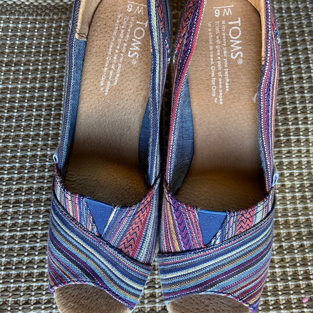 Toms tribal design espadrille wedge peep toe